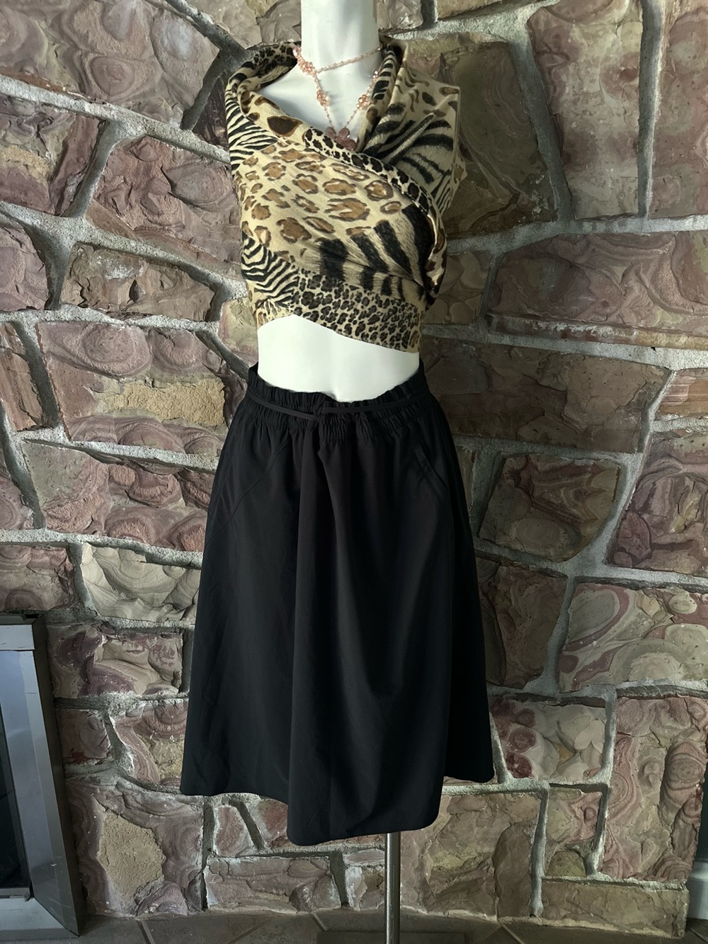 Athleta Brooklyn Heights High Waisted Midi Skirt Black 14 Comfort Light Wear